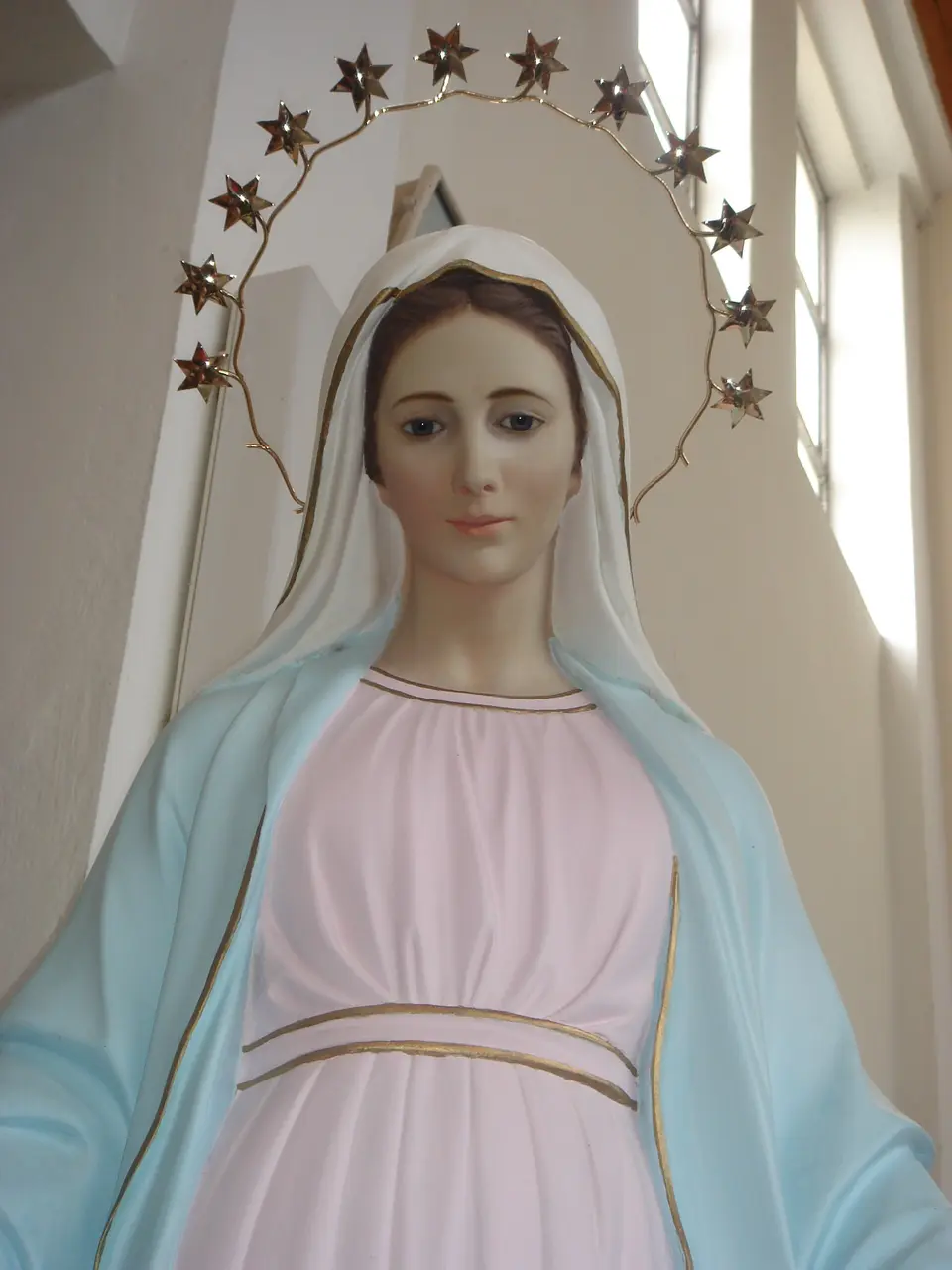 Figura Matki Bożej w kościele w Tihalinie