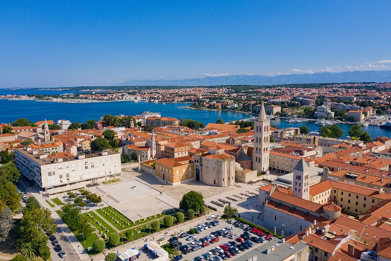 Starówka Zadaru nad morzem